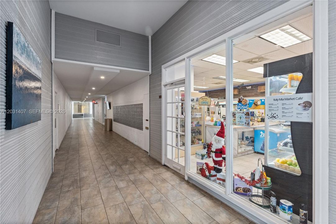 For Rent: $3,100 (1 beds, 1 baths, 850 Square Feet)