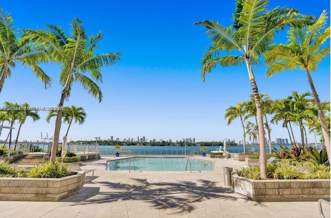 For Rent: $3,100 (1 beds, 1 baths, 850 Square Feet)