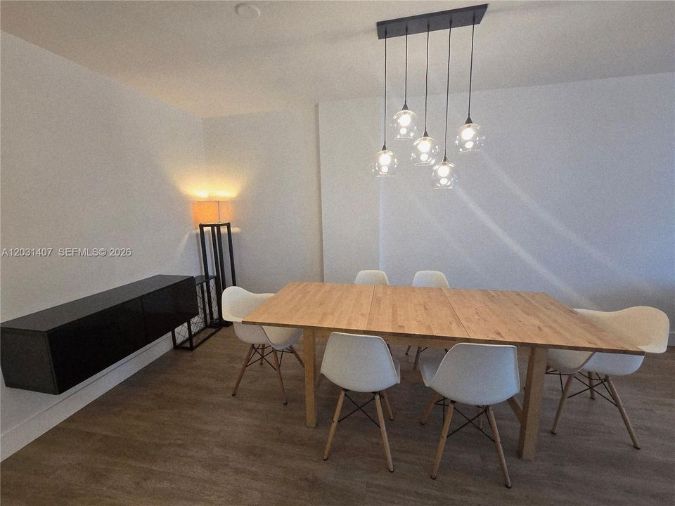 For Rent: $3,100 (1 beds, 1 baths, 850 Square Feet)
