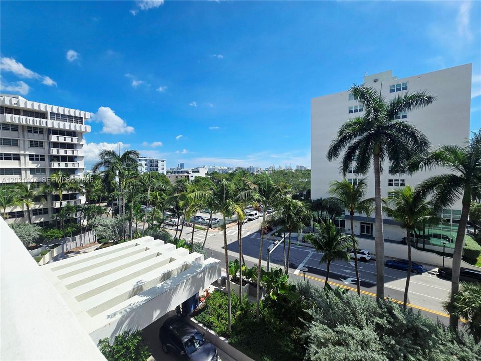 For Rent: $3,100 (1 beds, 1 baths, 850 Square Feet)