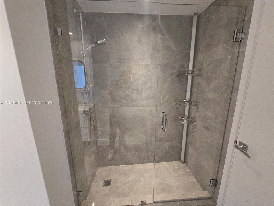 For Rent: $3,100 (1 beds, 1 baths, 850 Square Feet)