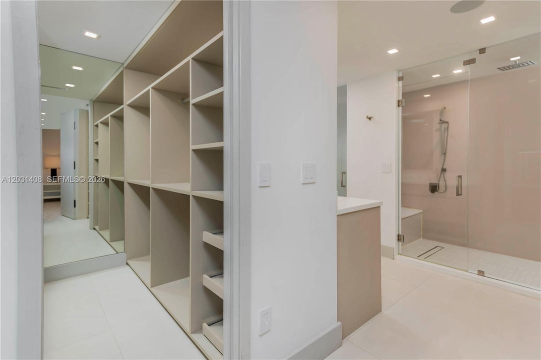 For Rent: $22,000 (4 beds, 5 baths, 3821 Square Feet)