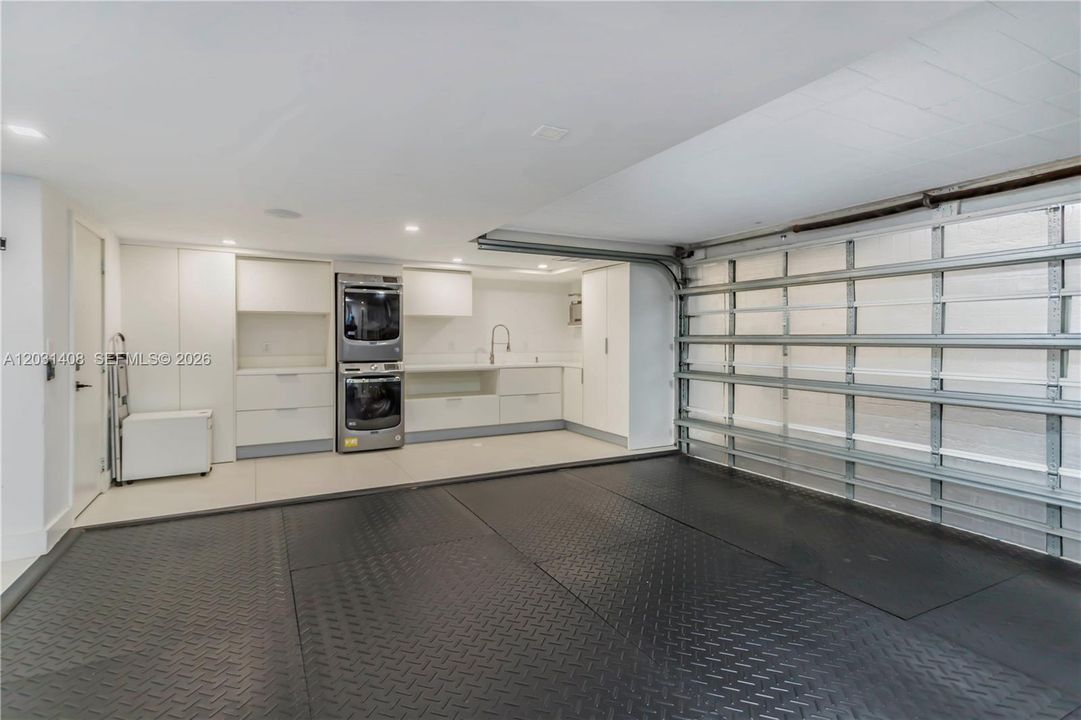 For Rent: $22,000 (4 beds, 5 baths, 3821 Square Feet)