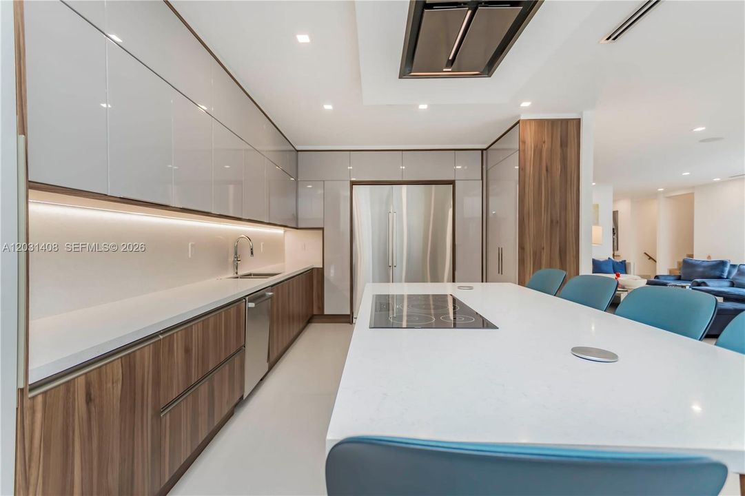 For Rent: $22,000 (4 beds, 5 baths, 3821 Square Feet)