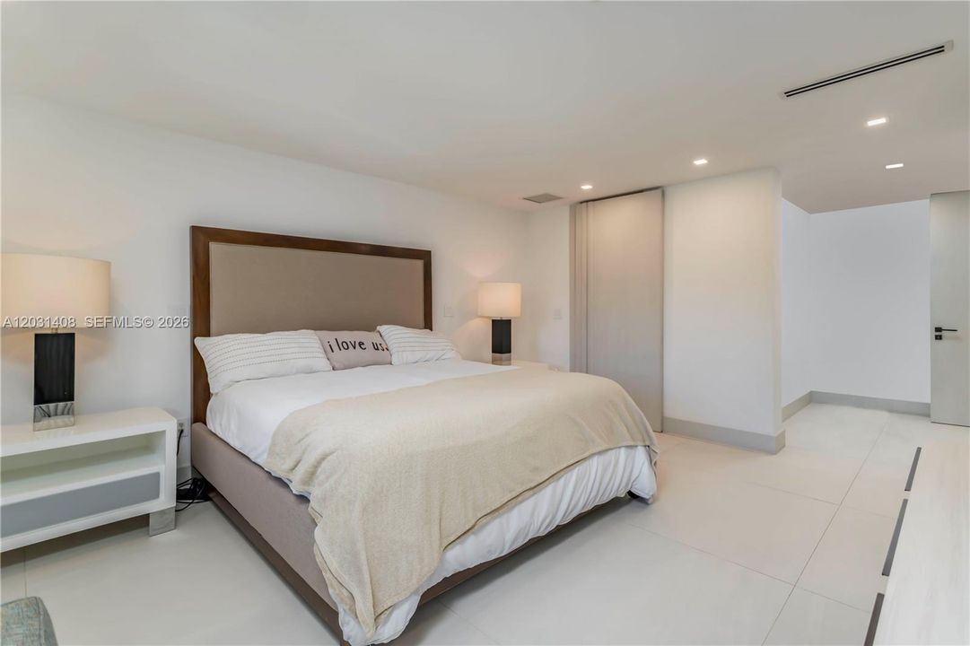 For Rent: $22,000 (4 beds, 5 baths, 3821 Square Feet)
