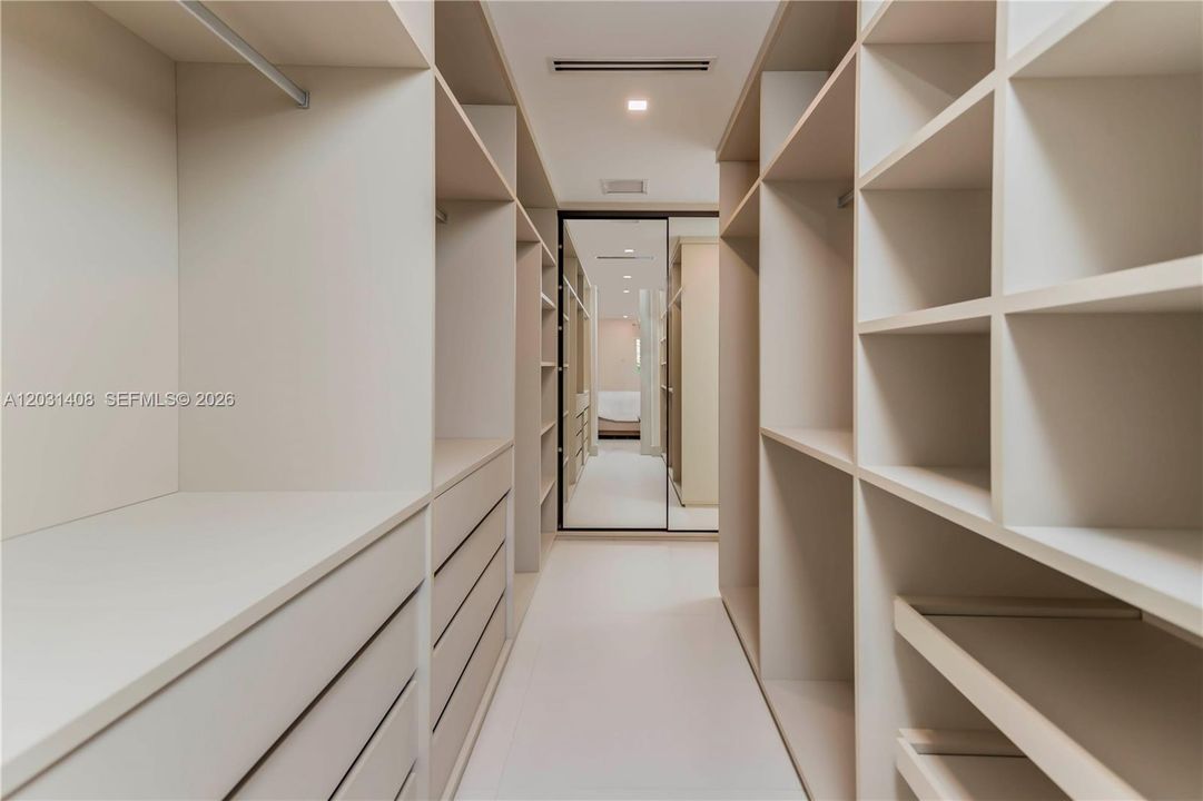 For Rent: $22,000 (4 beds, 5 baths, 3821 Square Feet)