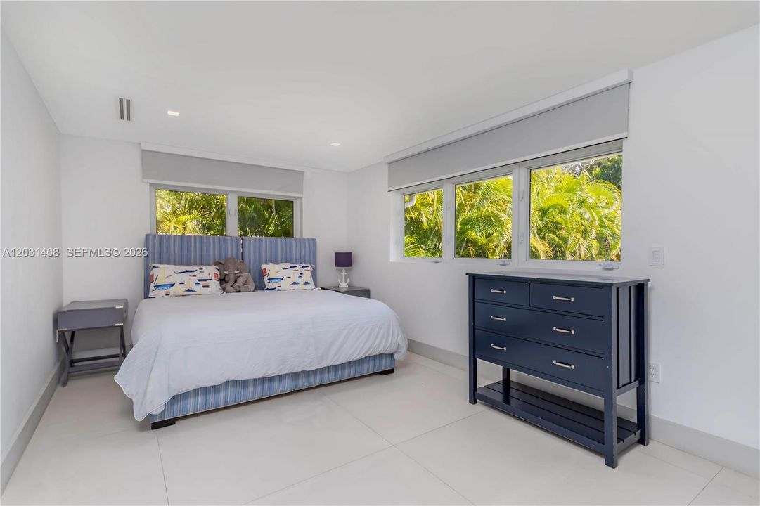 For Rent: $22,000 (4 beds, 5 baths, 3821 Square Feet)
