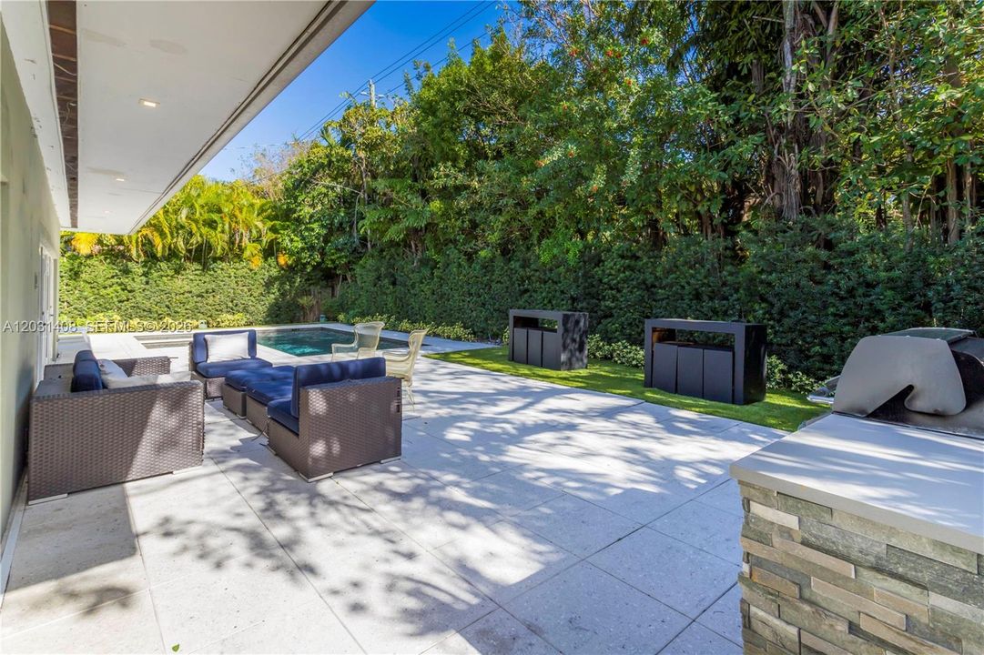 For Rent: $22,000 (4 beds, 5 baths, 3821 Square Feet)
