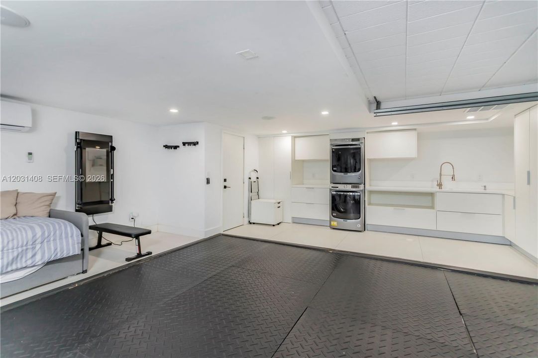 For Rent: $22,000 (4 beds, 5 baths, 3821 Square Feet)