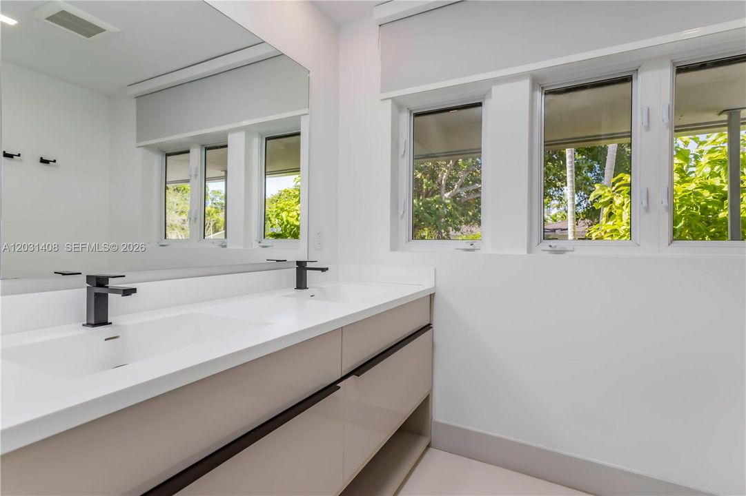 For Rent: $22,000 (4 beds, 5 baths, 3821 Square Feet)