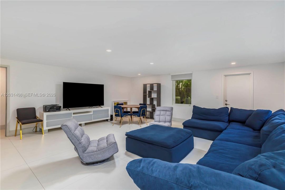 For Rent: $22,000 (4 beds, 5 baths, 3821 Square Feet)