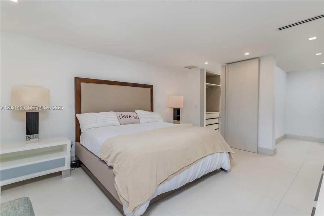 For Rent: $22,000 (4 beds, 5 baths, 3821 Square Feet)