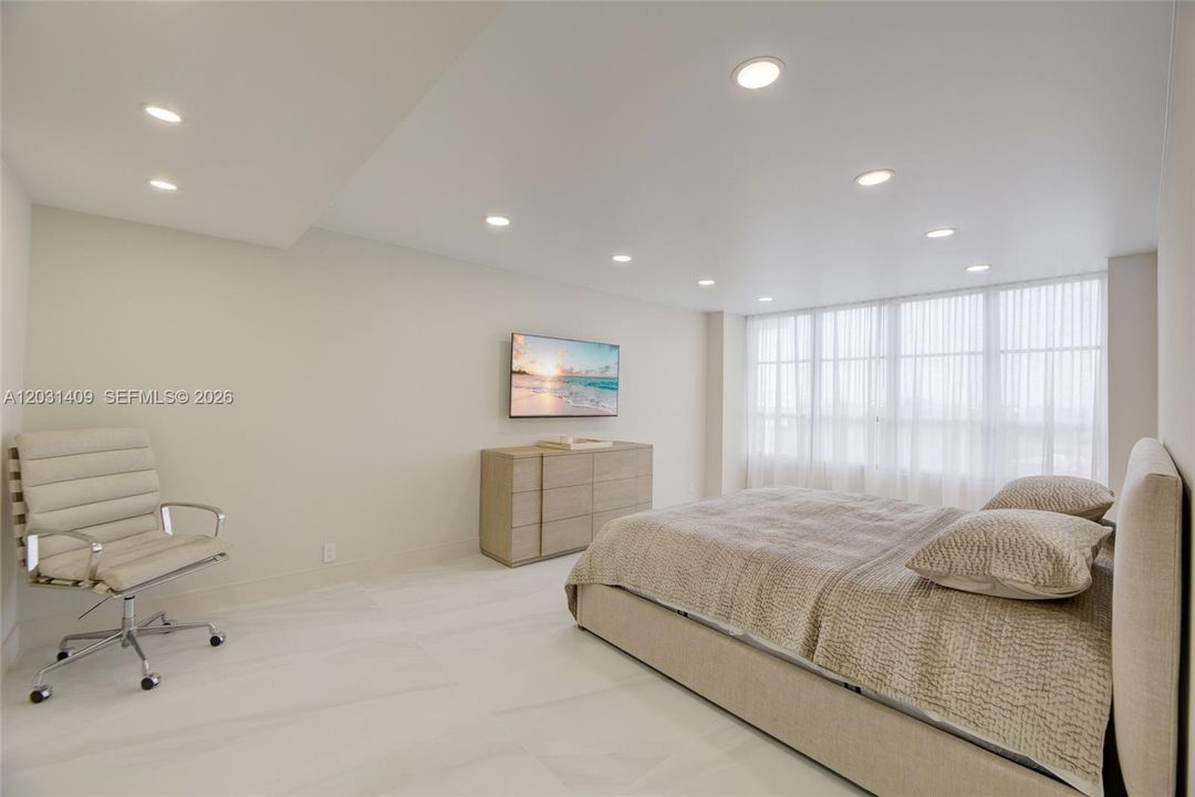 For Rent: $4,100 (2 beds, 2 baths, 1400 Square Feet)