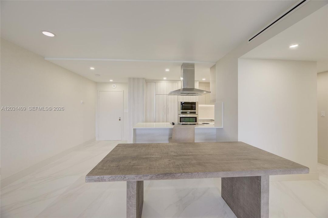 For Rent: $4,100 (2 beds, 2 baths, 1400 Square Feet)