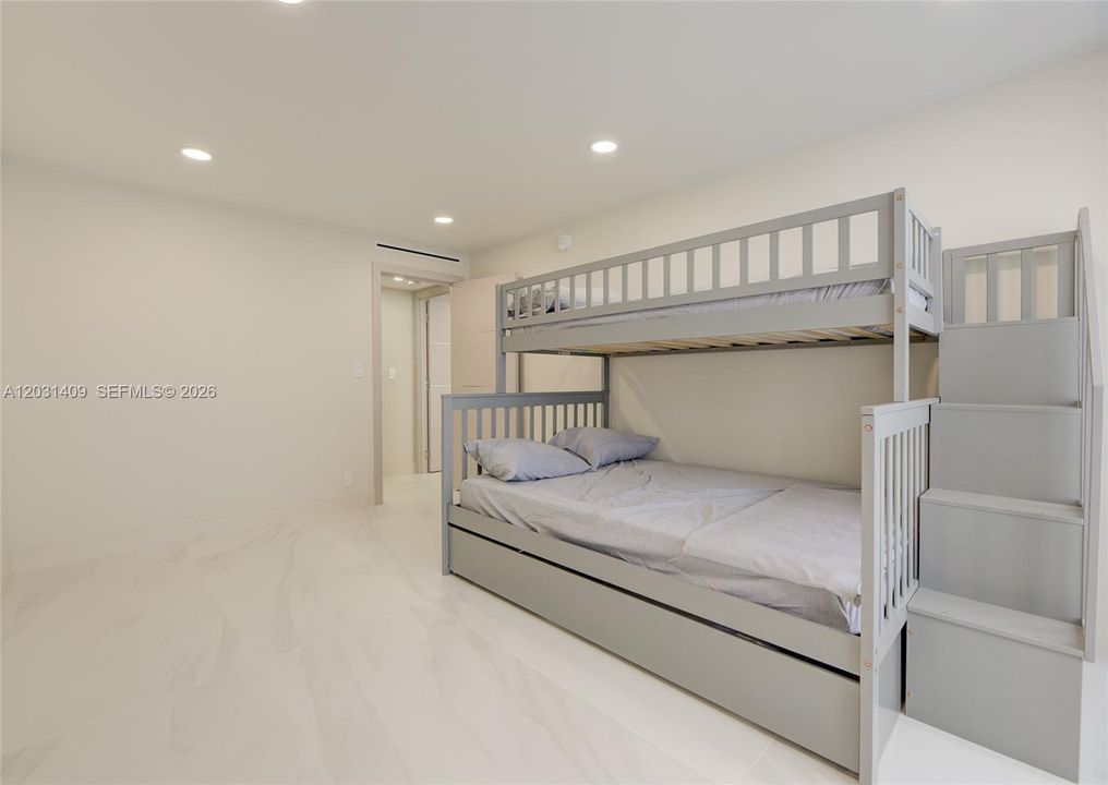 For Rent: $4,100 (2 beds, 2 baths, 1400 Square Feet)