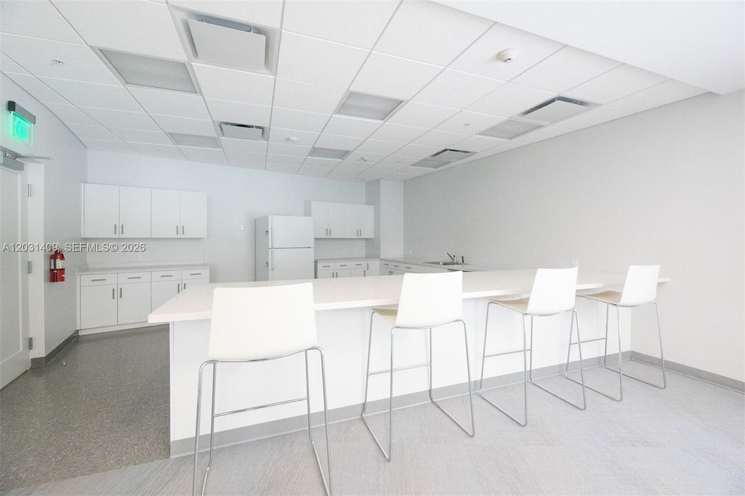 For Rent: $4,100 (2 beds, 2 baths, 1400 Square Feet)