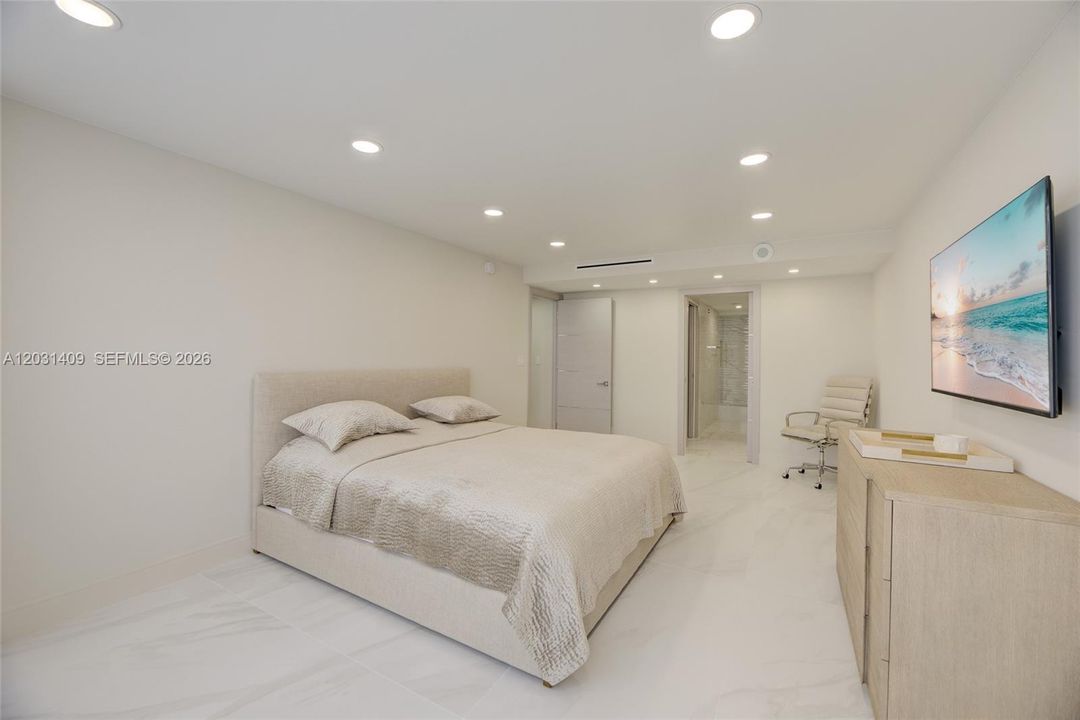 For Rent: $4,100 (2 beds, 2 baths, 1400 Square Feet)