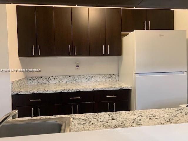 For Rent: $2,000 (2 beds, 1 baths, 930 Square Feet)