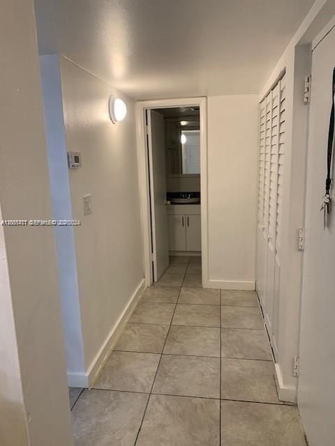 For Rent: $2,000 (2 beds, 1 baths, 930 Square Feet)