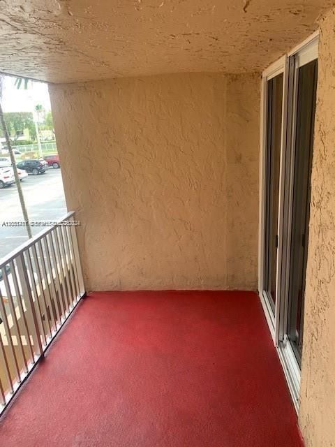 For Rent: $2,000 (2 beds, 1 baths, 930 Square Feet)