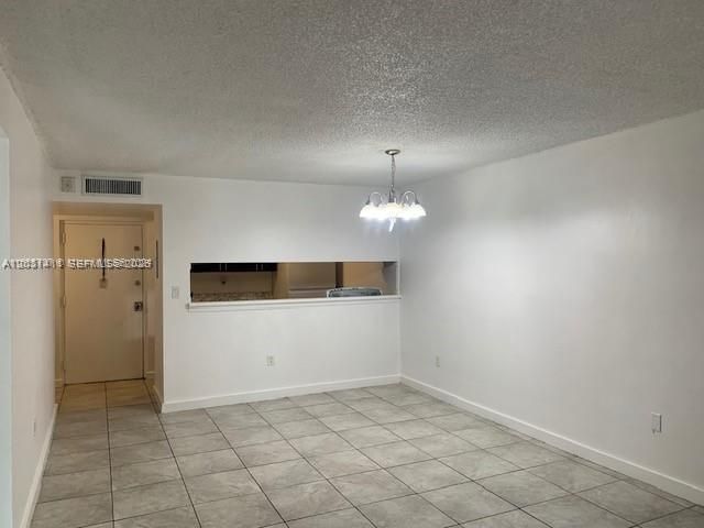 For Rent: $2,000 (2 beds, 1 baths, 930 Square Feet)