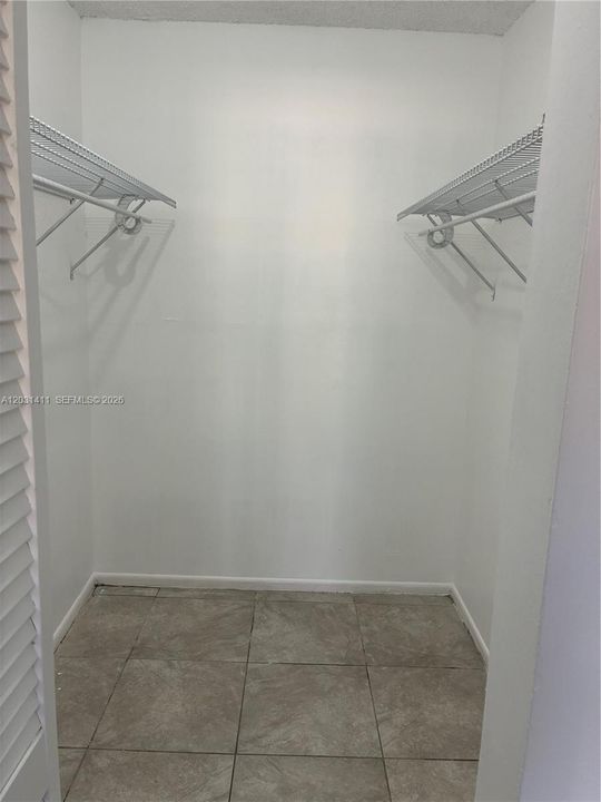 For Rent: $2,000 (2 beds, 1 baths, 930 Square Feet)