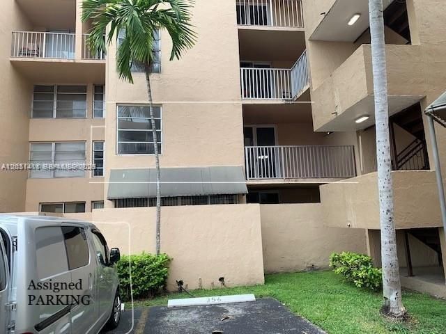 For Rent: $2,000 (2 beds, 1 baths, 930 Square Feet)