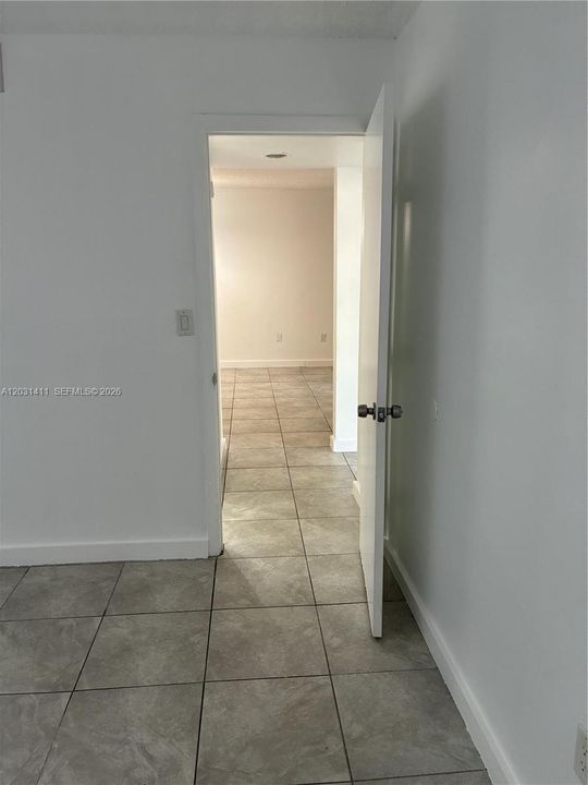 For Rent: $2,000 (2 beds, 1 baths, 930 Square Feet)