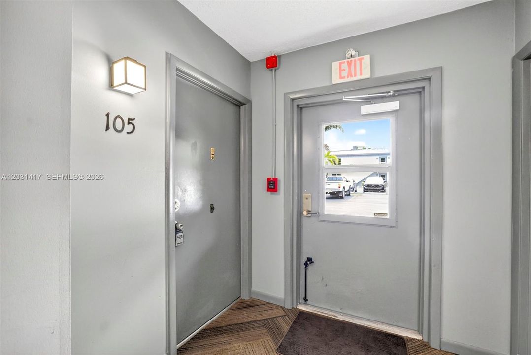 For Sale: $150,000 (1 beds, 1 baths, 709 Square Feet)