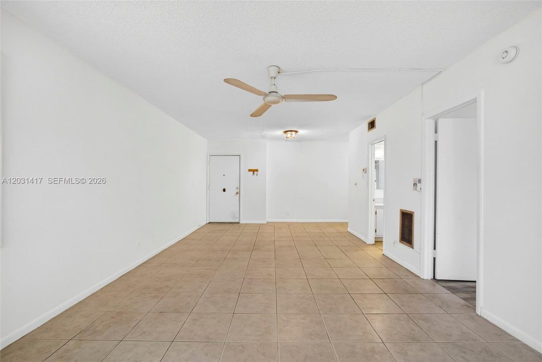 For Sale: $150,000 (1 beds, 1 baths, 709 Square Feet)