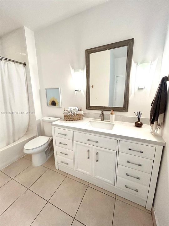 For Sale: $355,000 (1 beds, 1 baths, 707 Square Feet)