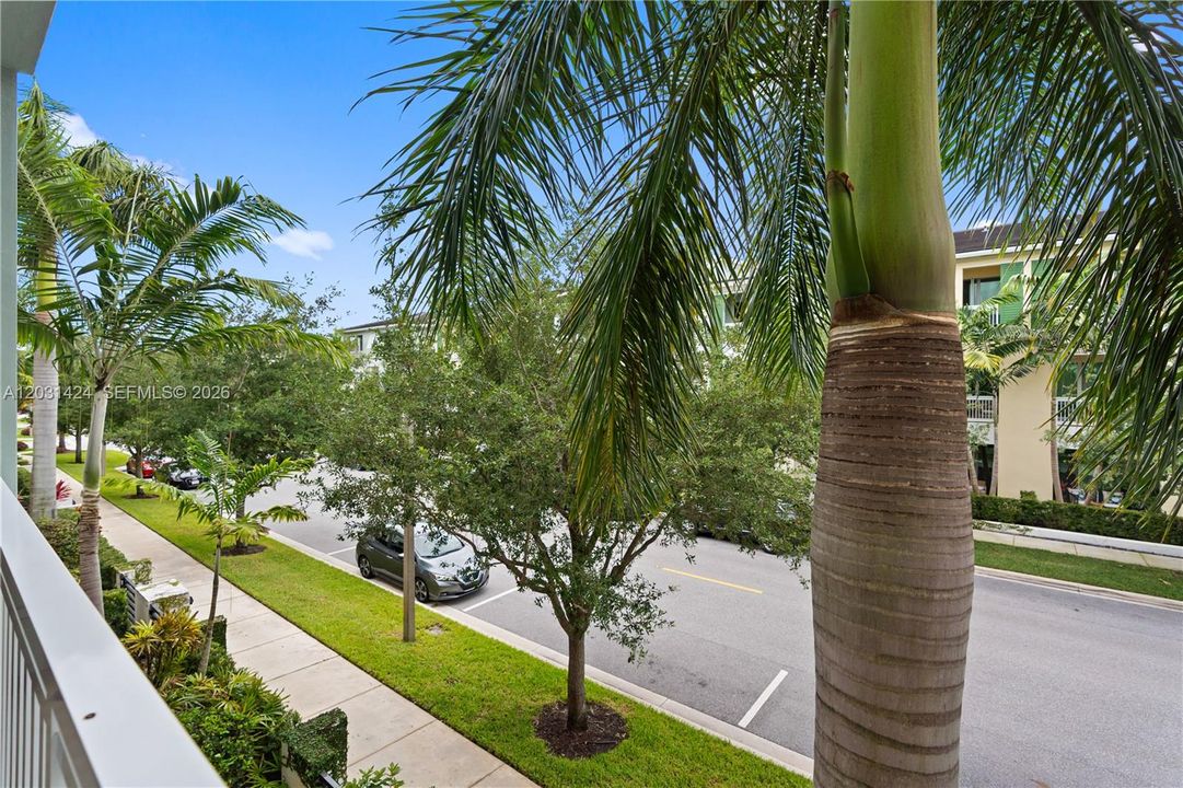 For Sale: $879,000 (3 beds, 3 baths, 2252 Square Feet)