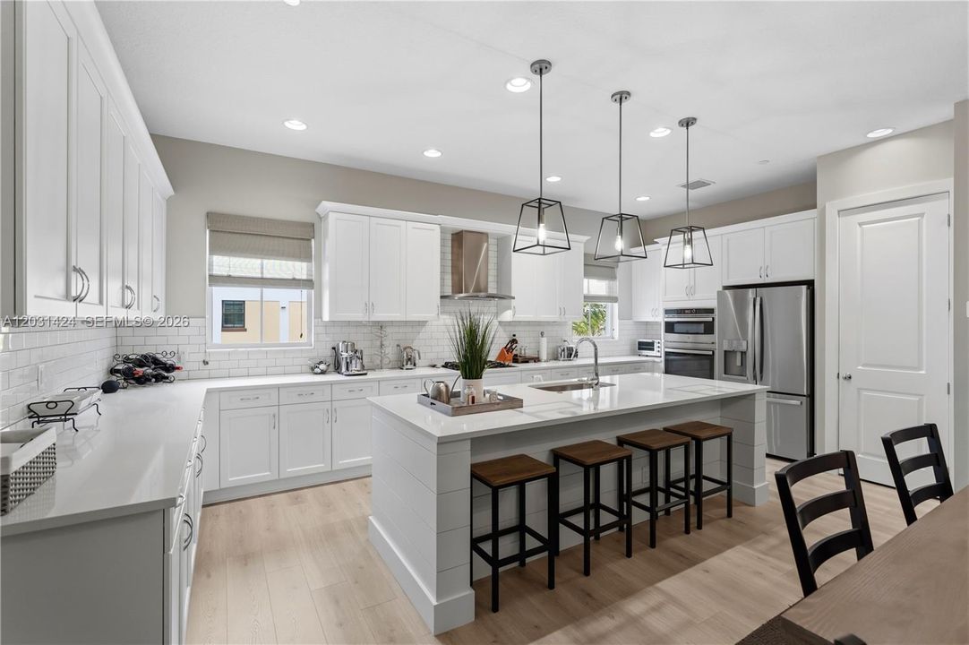 For Sale: $879,000 (3 beds, 3 baths, 2252 Square Feet)