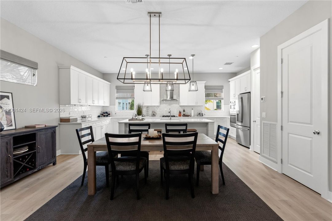 For Sale: $879,000 (3 beds, 3 baths, 2252 Square Feet)