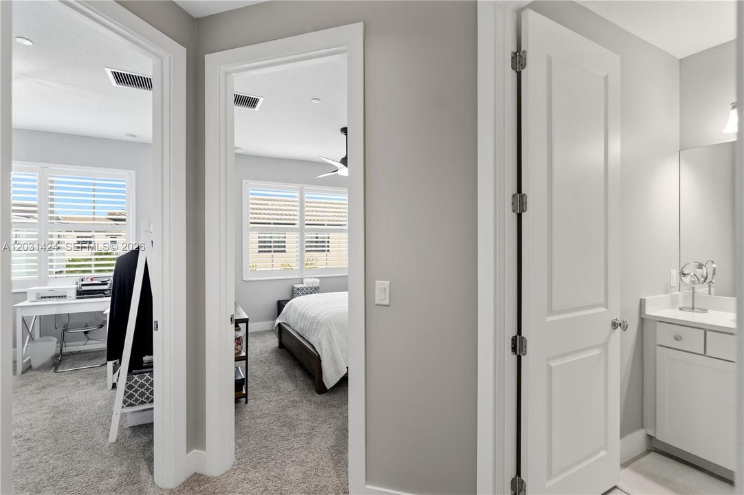 For Sale: $879,000 (3 beds, 3 baths, 2252 Square Feet)
