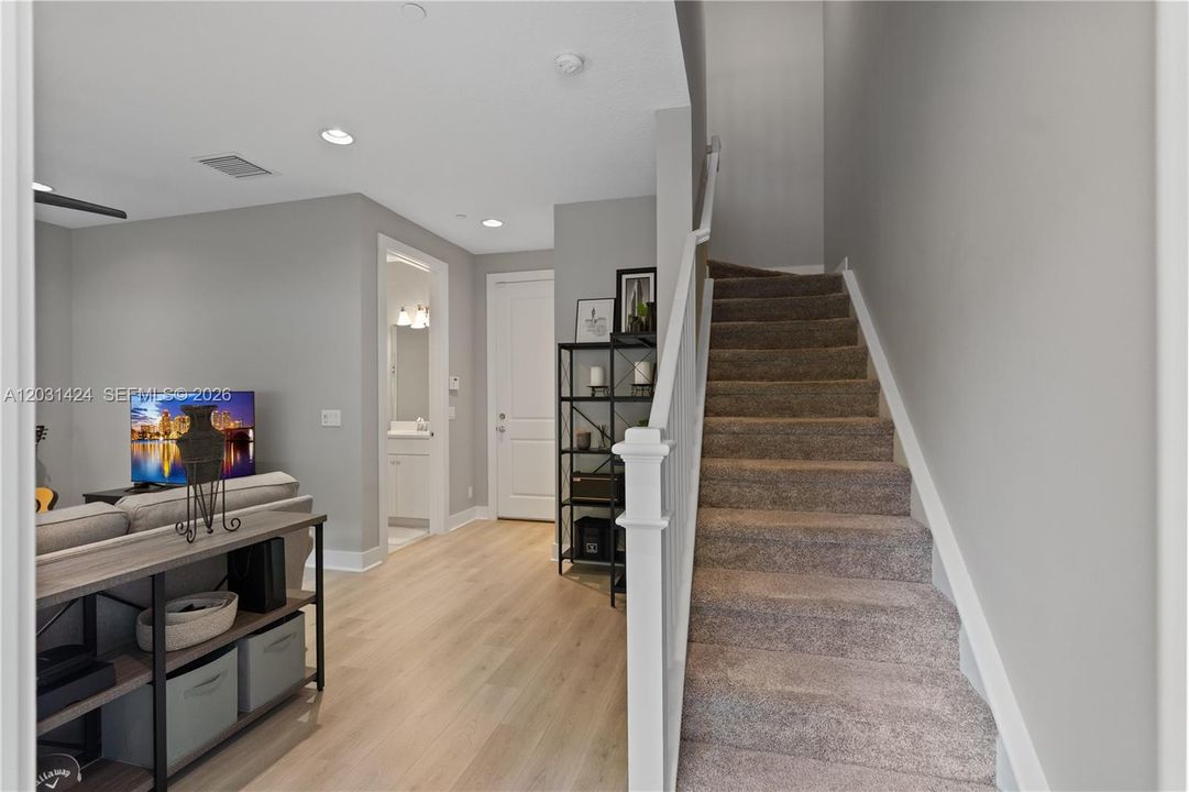 For Sale: $879,000 (3 beds, 3 baths, 2252 Square Feet)