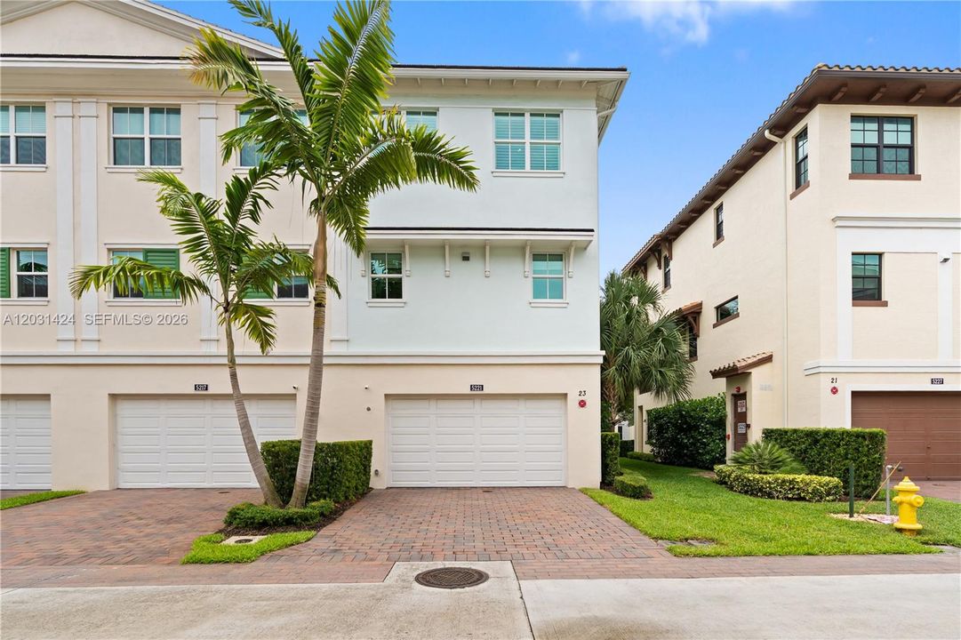 For Sale: $879,000 (3 beds, 3 baths, 2252 Square Feet)