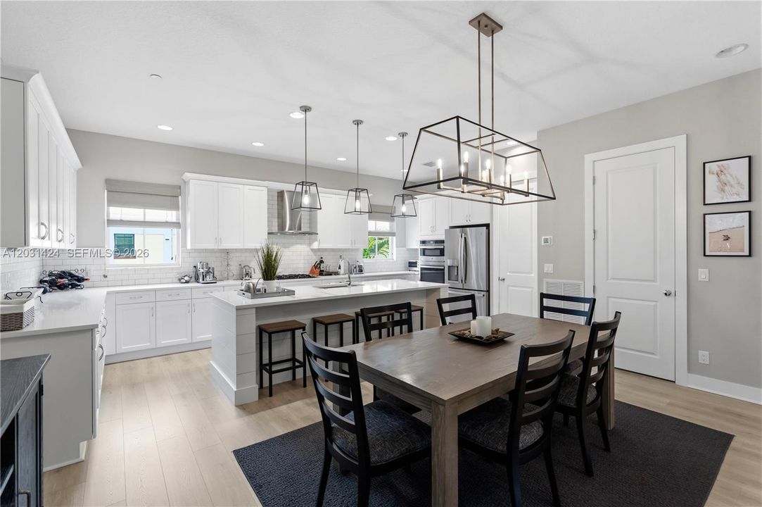 For Sale: $879,000 (3 beds, 3 baths, 2252 Square Feet)
