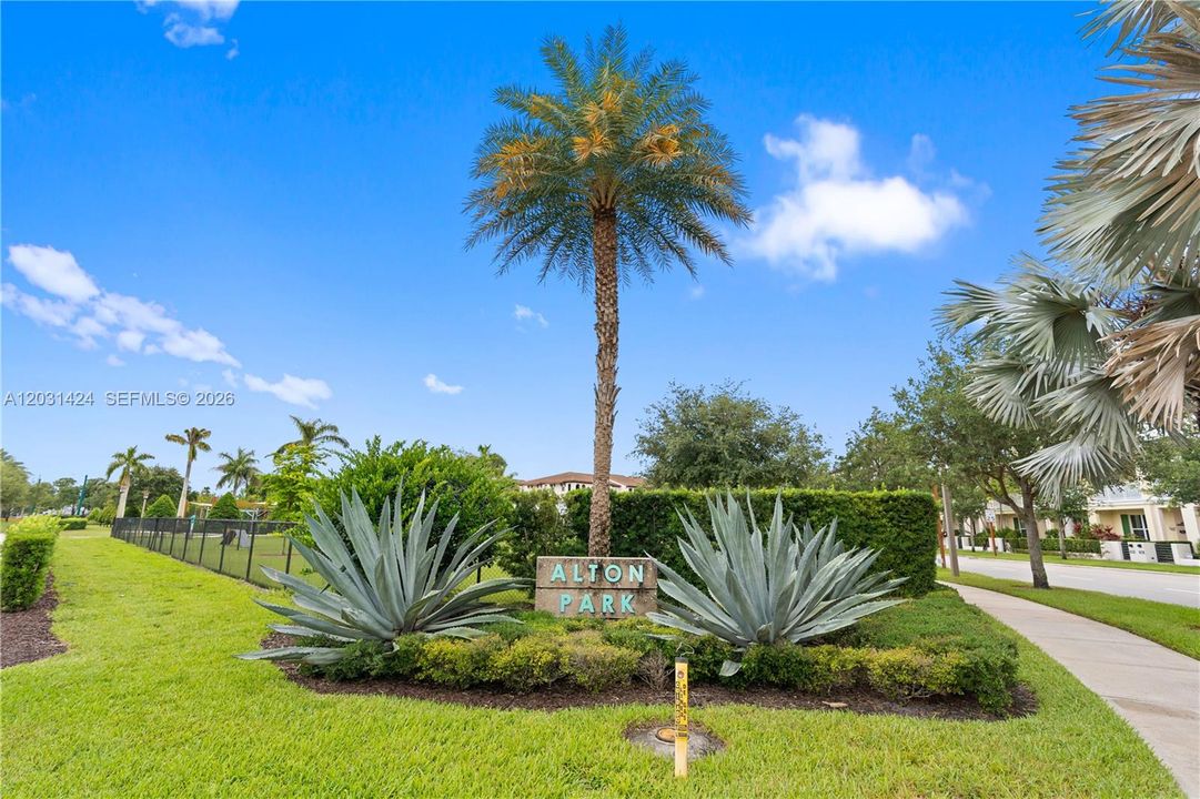For Sale: $879,000 (3 beds, 3 baths, 2252 Square Feet)