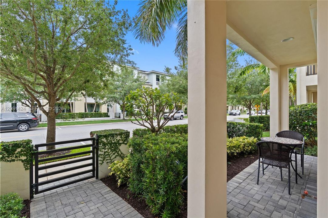 For Sale: $879,000 (3 beds, 3 baths, 2252 Square Feet)
