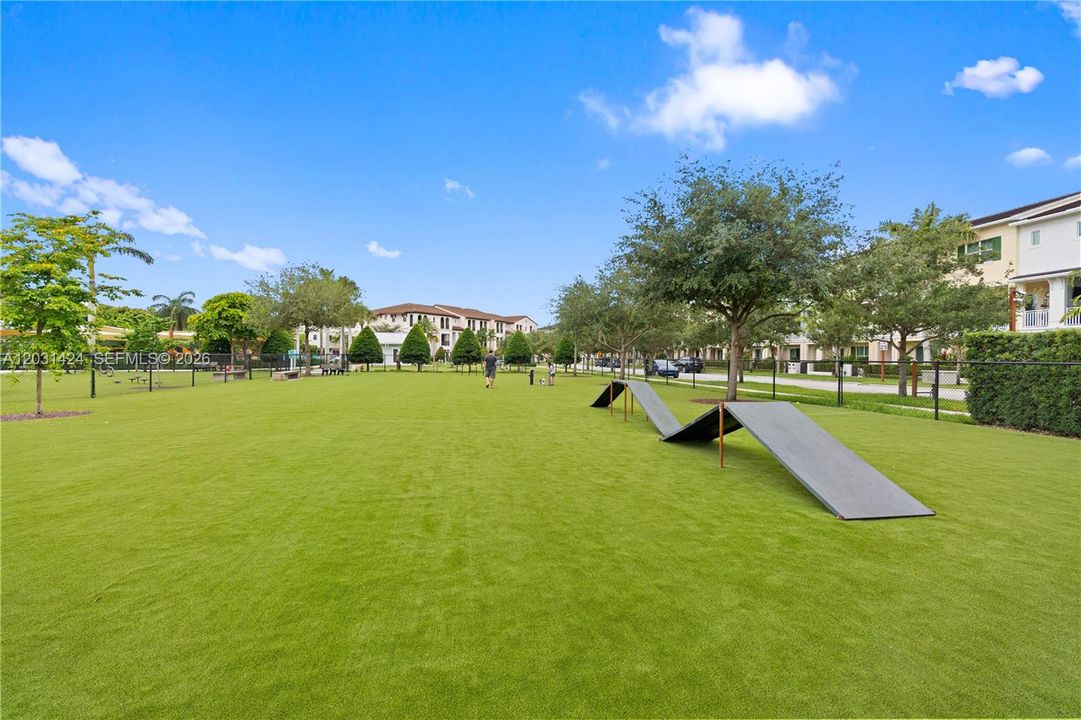 For Sale: $879,000 (3 beds, 3 baths, 2252 Square Feet)