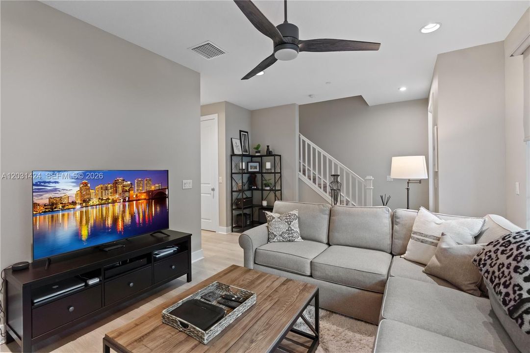 For Sale: $879,000 (3 beds, 3 baths, 2252 Square Feet)