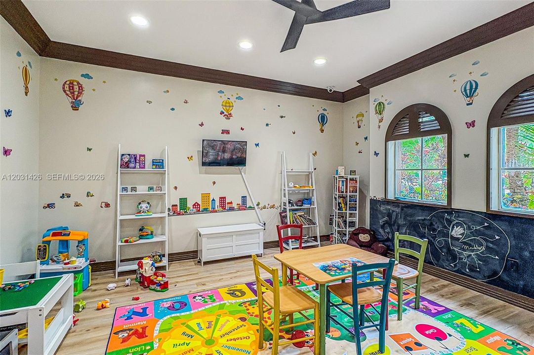 For Sale: $985,000 (4 beds, 3 baths, 3077 Square Feet)