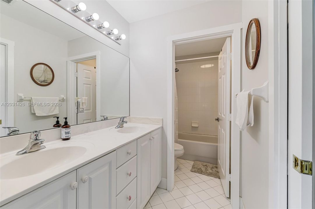 For Sale: $985,000 (4 beds, 3 baths, 3077 Square Feet)