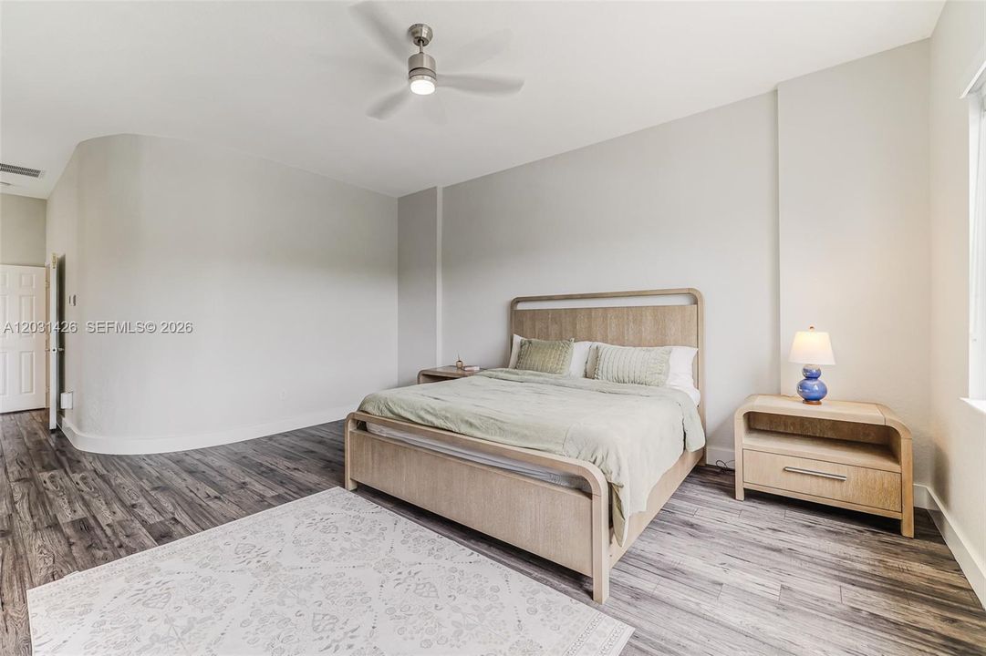 For Sale: $985,000 (4 beds, 3 baths, 3077 Square Feet)