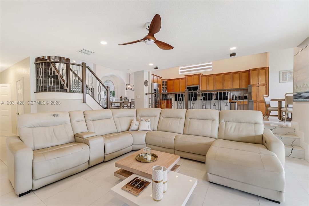 For Sale: $985,000 (4 beds, 3 baths, 3077 Square Feet)