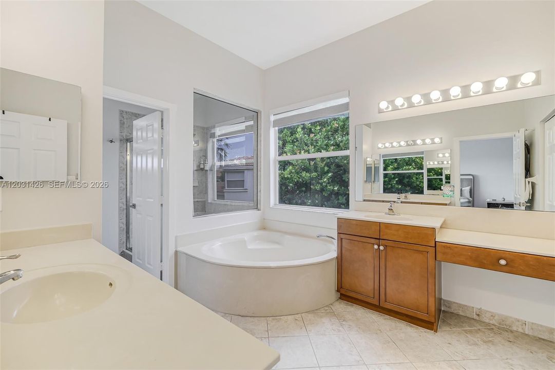 For Sale: $985,000 (4 beds, 3 baths, 3077 Square Feet)