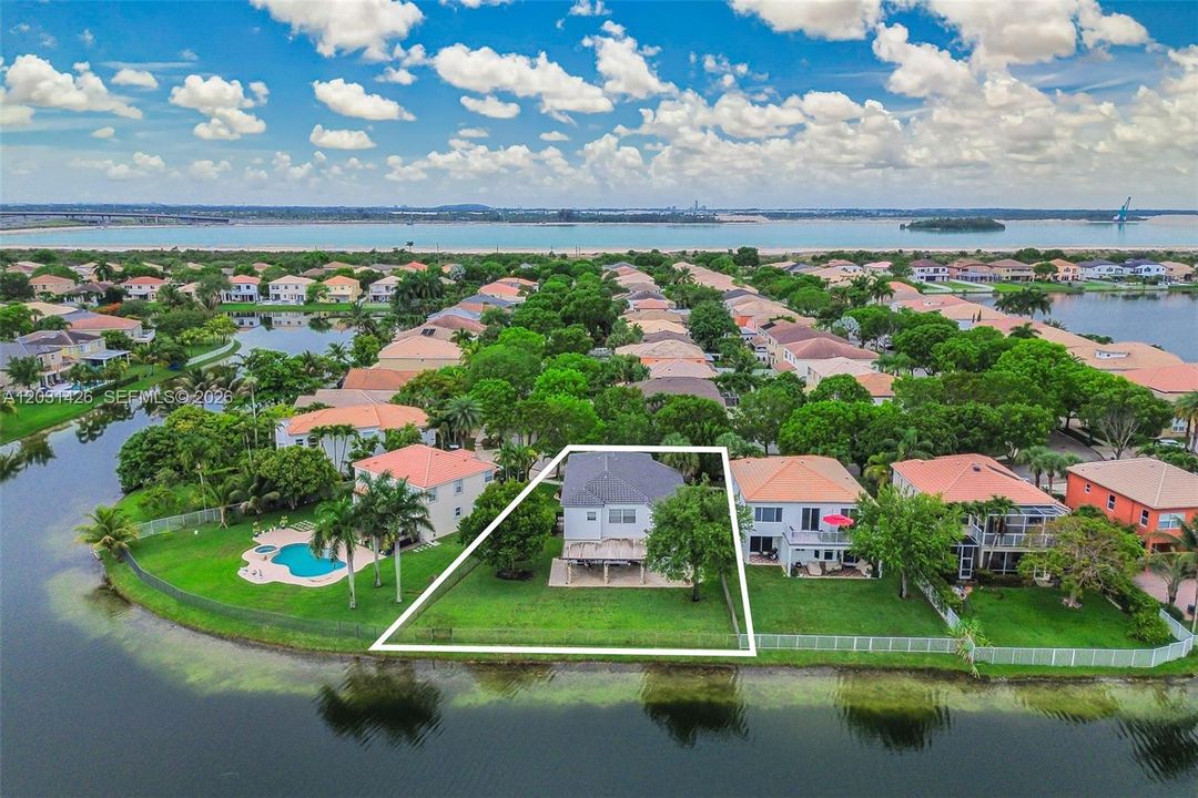 For Sale: $985,000 (4 beds, 3 baths, 3077 Square Feet)