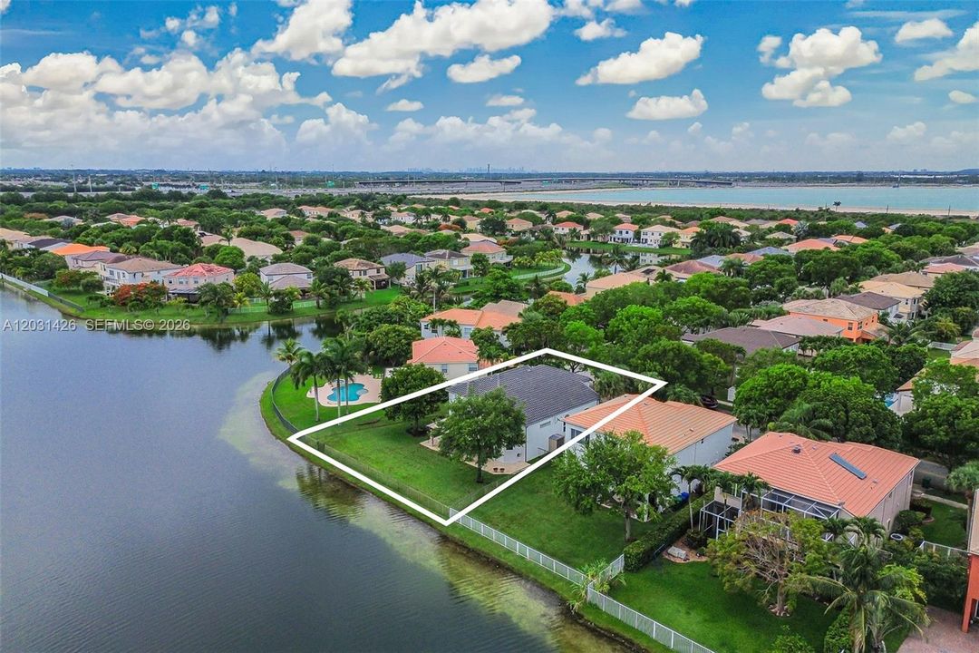For Sale: $985,000 (4 beds, 3 baths, 3077 Square Feet)