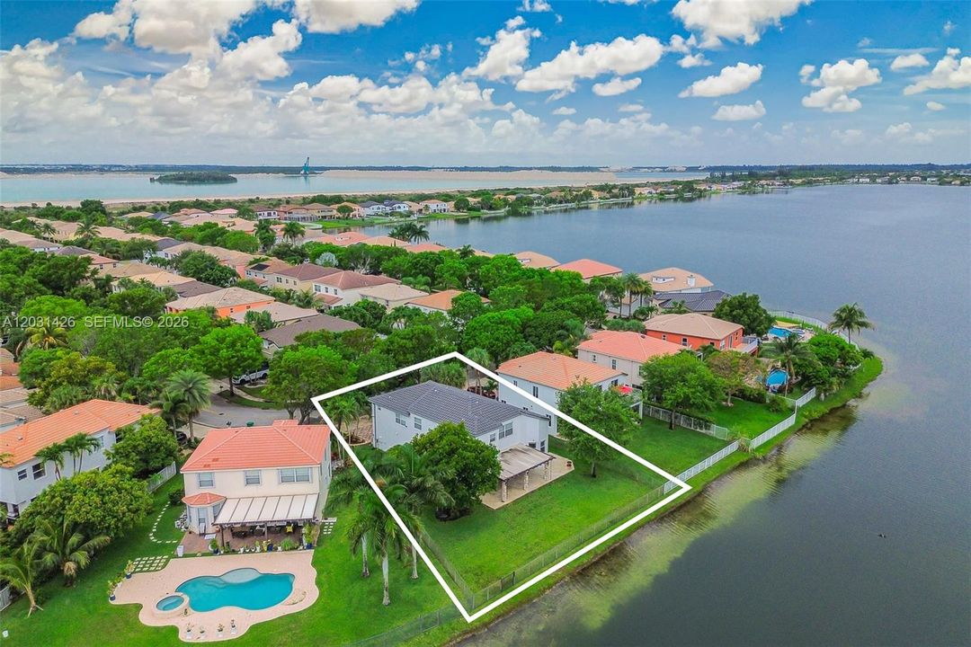 For Sale: $985,000 (4 beds, 3 baths, 3077 Square Feet)